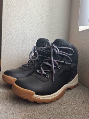 Columbia Newton Ridge Standard Waterproof Hiking Boot Women’s